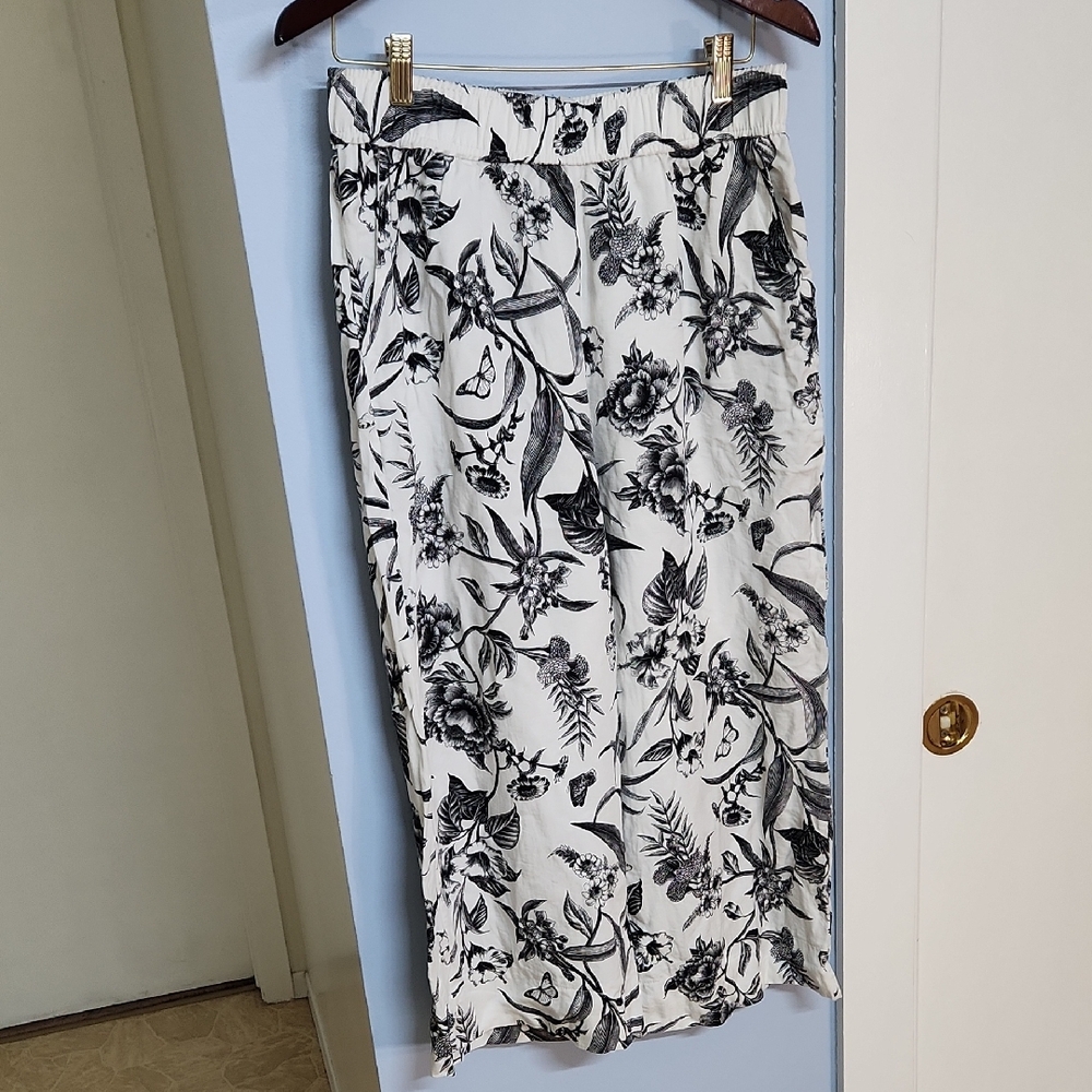 Floral Print Loose Capris